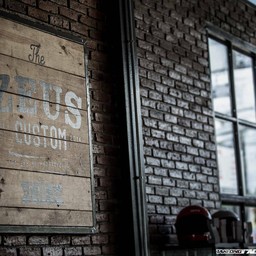 บรรยากาศภายในร้านถูกแต่งแบบLoft Industrial