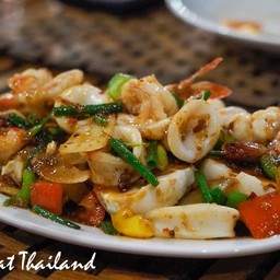 ปลาหมึกผัดไข่เค็ม 165 บาท 