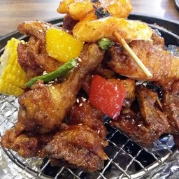 ไก่ซอสเรดบลู เค้าบอกเผ็ดแต่ไม่เผ็ดนะ +ซอสเกาหลีต้นตำหรับ รสหวาน ไก่กรอบอร่อยมาก