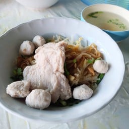ใส่ซีอิ้วดำ ไม่ได้กินนานแล้ว (30 บาท)