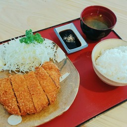 ชุดข้าวหมูทอดสไตล์ญี่ปุ่น 