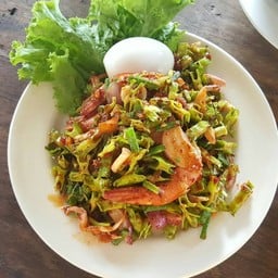 ยำถั่วพลูกุ้งสด (120 บาท)