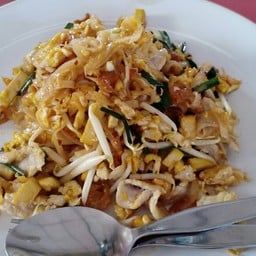 ผัดไทยหมู (ปกติจะใส่กุ้งแห้งนะคะ)