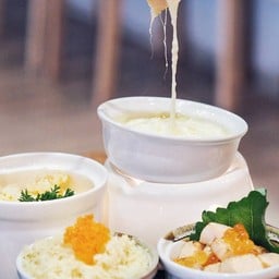 Salmon Cheese Fondue (285.-)
