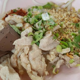 เอ ก๋วยเตี๋ยวไก่ไทย