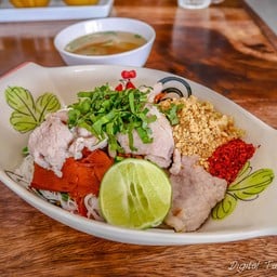 ก๋วยเตี๋ยวแหนบทอง