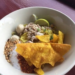 ก๋วยเตี๋ยวหมูริมคลอง ป้าพิศ  ศาลากลาง