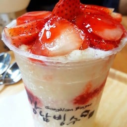 Strawberry Bingsu