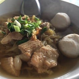 ก๋วยเตี๋ยวหมูตุ๋น หมูหมัก