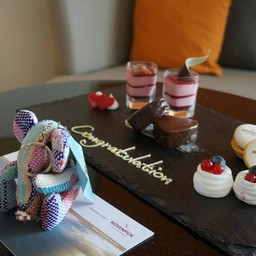 มีขนมและของที่ระลึกเซอร์ไพร้ด้วย