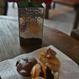 ขนมที่หยิบมาชิมรอบแรก