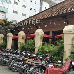 Highlands Coffee Nguyen du road