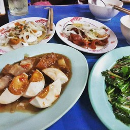 หมูกรอบผัดไข่เค็ม+ยำกุนเชียง+ยำไข่เค็ม