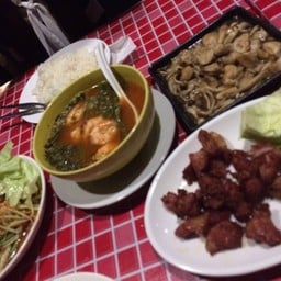 แกงส้มชะอมกุ้งอร่อยคับ👍ส้มตำ/แหนมซี่โครงทอดอร่อยทุกอย่าง😊รอบหน้าจะไปชิมเพิ่ม!!