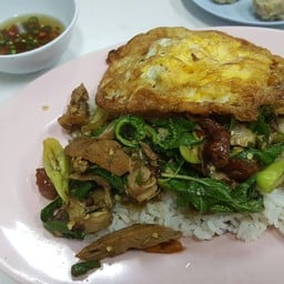 บะหมี่ราดหน้าปลาหมึก