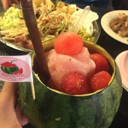 อุ้มแตงโม ตลาดรถไฟรัชดา