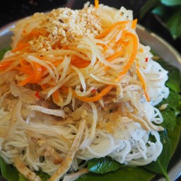 ยำขนมจีนเส้นหมู