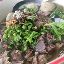 ก๋วยเตี๋ยวเนื้อตุ๋นคำโต หาดใหญ่ใน