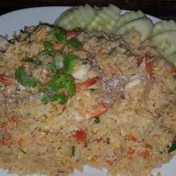 ข้าวผัดกุ้งจานใหญ่