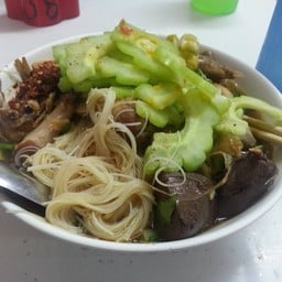 ป้าน้อย ศาลาแดง