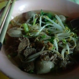 ก๋วยเตี๋ยวป้าเฉื่อย