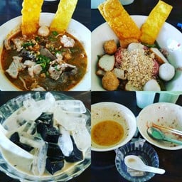 เส้นเล็กโฟแห้งต้มยำ ก็อร่อยเช่นกันคับ  เฉาก๋วย หอม นุ่ม หนุบนึบ อร่อยจริงๆคับ