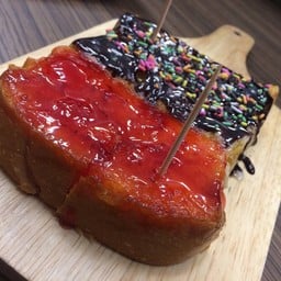 ขนมปังปิ้ง แผ่นล่ะ 15