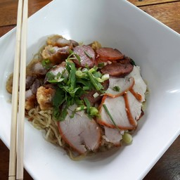 ร้านบะหมี่หมูแดง