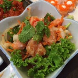 ยำแซลมอนสด