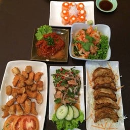 ชุดทานเล่น
