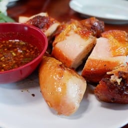 เจ๊แหม่ม น้ำตกเจ็ดสาวน้อย