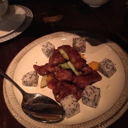 หมูผัดเปรี้ยวหวาน นุ่มในกรอบนอกนิดๆ. เปรี้ยวหวานลงตัวมาก 