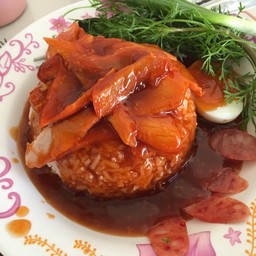 ชายสี่หมี่เกี๊ยว ตรงข้ามตลาดสันกอง