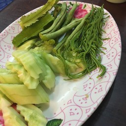 ผัดสดจ้า