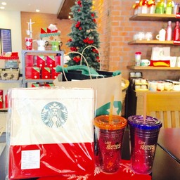 ชุดลอยกระทง2ใบแถมกระเป๋าฟรี 480+480=960 40%=576บ. @ Starbucks Station One