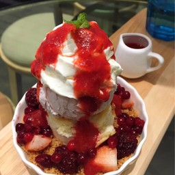 ชีสเค้กกับผลไม้รสเปรี้ยว