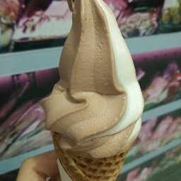 ช็อกโกแลตขมปานกลาง ผสมกับวนิลลาหวานหอม อร่อยไม่แพ้โคนไก่ทอดเจ้าดัง