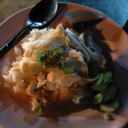 ข้าวมันไก่ ริมทางรถไฟ