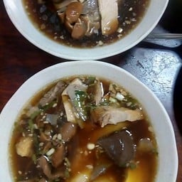 ร้านก๋วยจั๊บพะโล้สี่แยกบ้านสวน