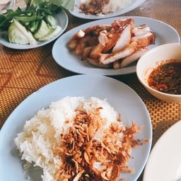 ส้มตำป้าเอียดเกาะยอ