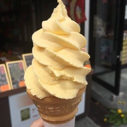 Tomi Soft Cream Zenko-ji Temple