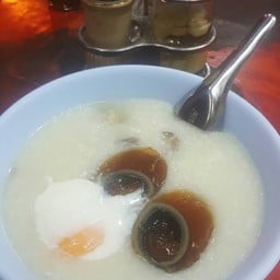 ข้าวขาหมู ก๋วยเตี๋ยวโกเด้ง โจ๊ก
