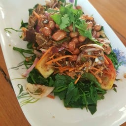 ยำผักหวานปลากรอบ