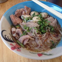 ก๋วยเตี๋ยวเสียวตก (น้ำตกหมู)