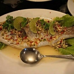 ก๋วยเตี๋ยวราดหน้า : เนื้อ ปลา กุ้ง ทะเล