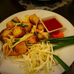 ก๋วยเตี๋ยวราดหน้า : หมูนุ่ม ไก่