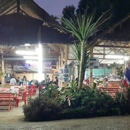 ร้านคนเยอะเชียวช่วงเที่ยว
