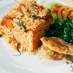 ข้าวผัดปลาสลิดกะเพรากรอบ