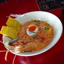 59 บาท มีกุ้ง 1 ชิ้น หอยแมงภู่ 1 ชิ้น ไข่มะตูมครึ่งใบ ใส่เนื้อหมู 