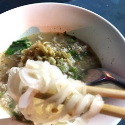 ร้านก๋วยเตี๋ยวต้มยำมะนาว